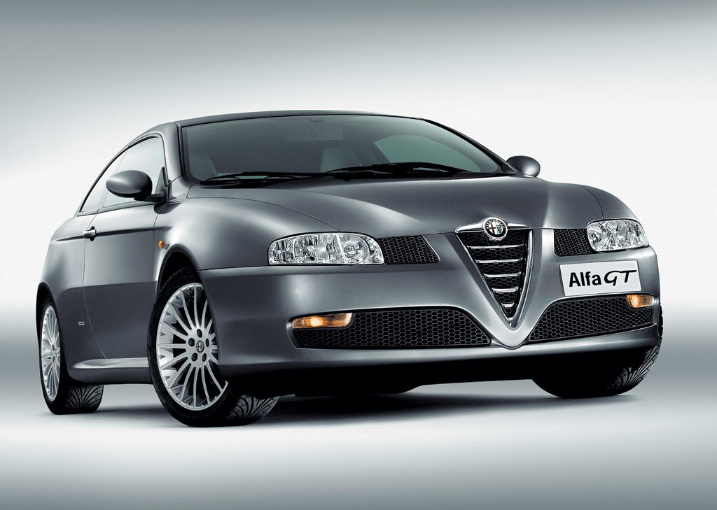 Alfa Romeo GT Coupé 2004 001.jpg